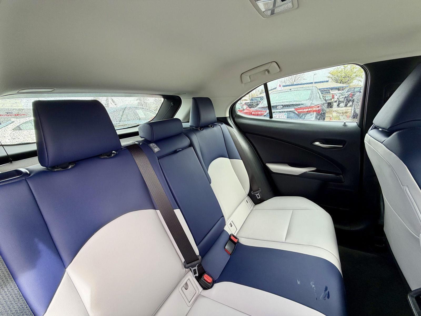 2021 Lexus UX 200 - Photo 31