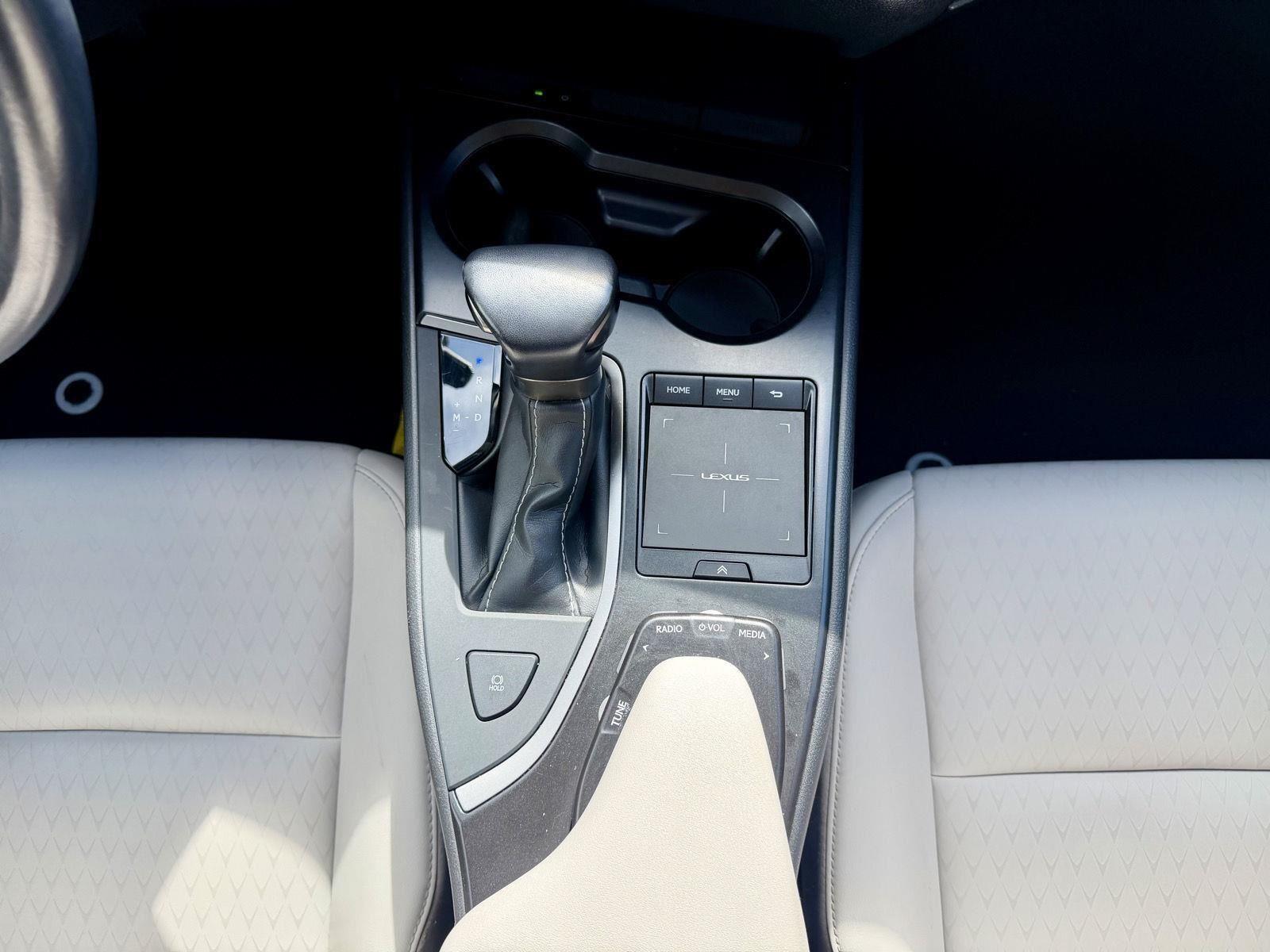 2021 Lexus UX 200 - Photo 21