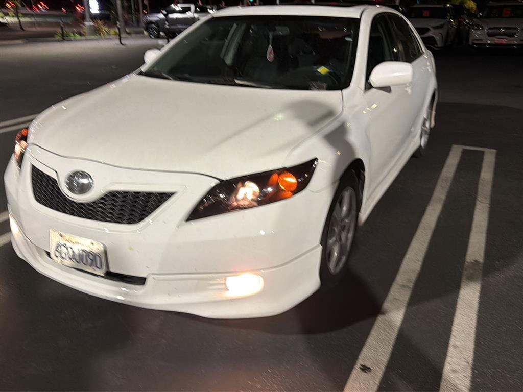 2009 Toyota Camry SE's photo
