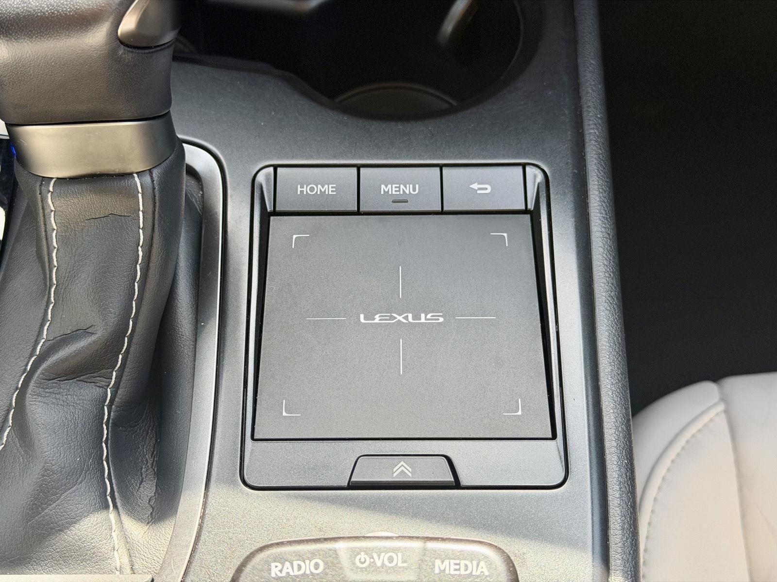 2021 Lexus UX 200 - Photo 22