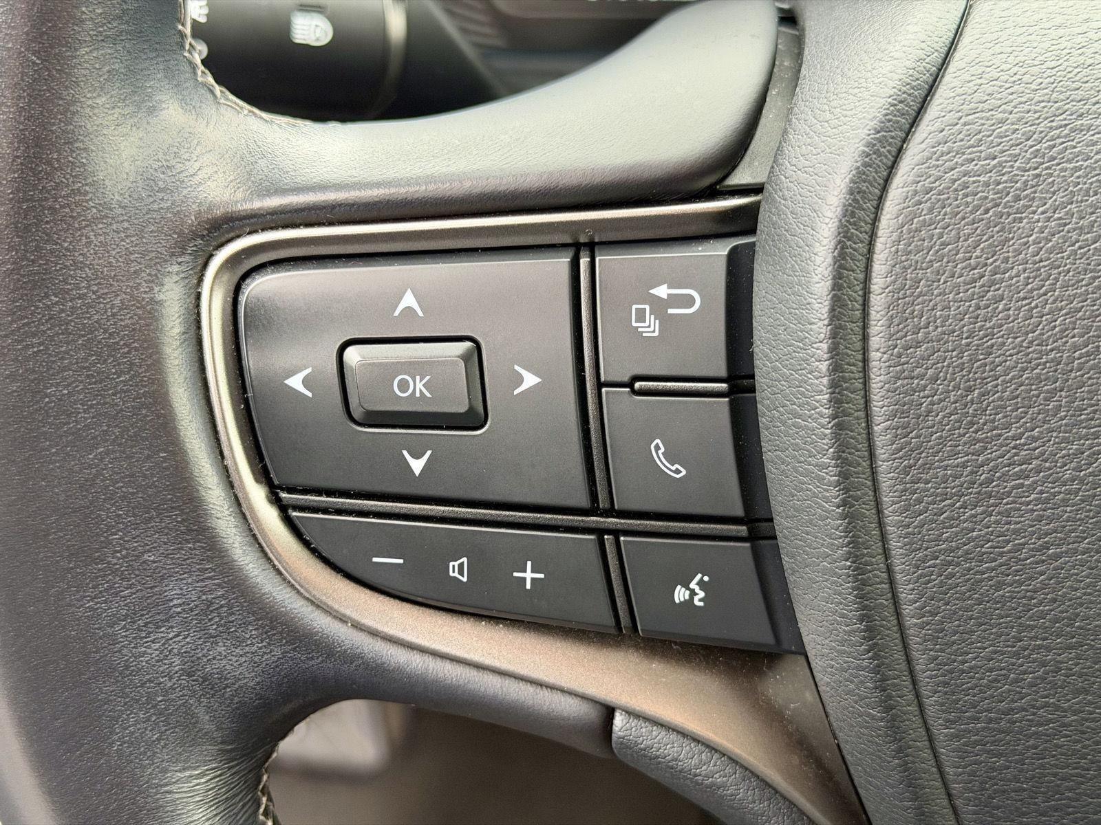 2021 Lexus UX 200 - Photo 12
