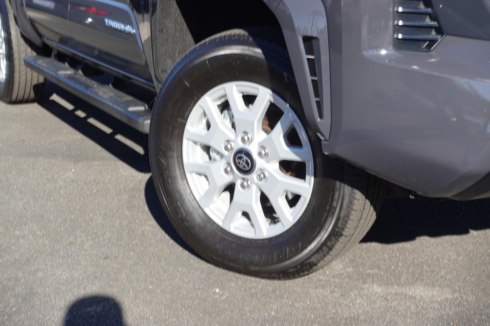 2025 Toyota Tacoma SR5 photo 3