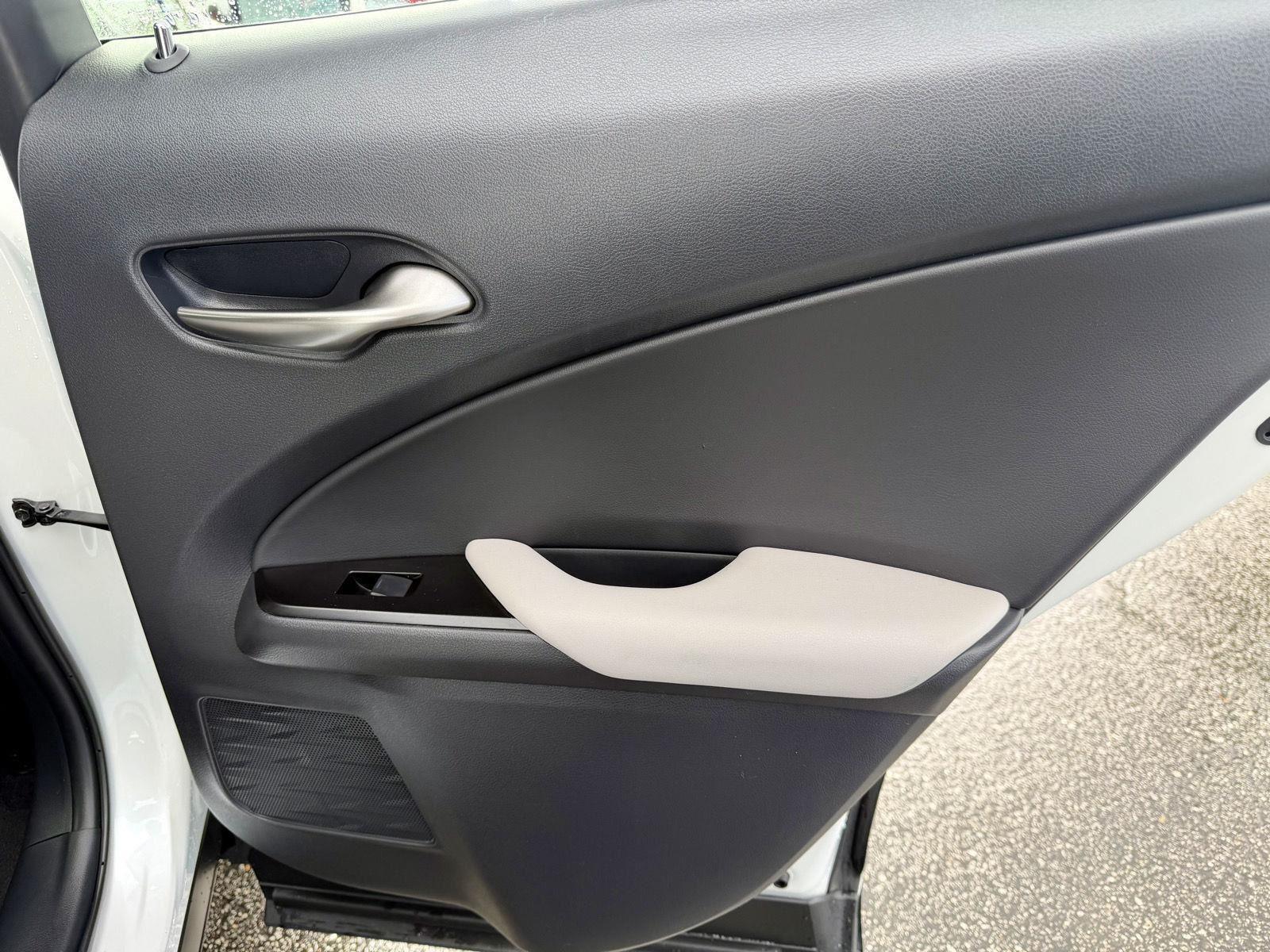 2021 Lexus UX 200 - Photo 28