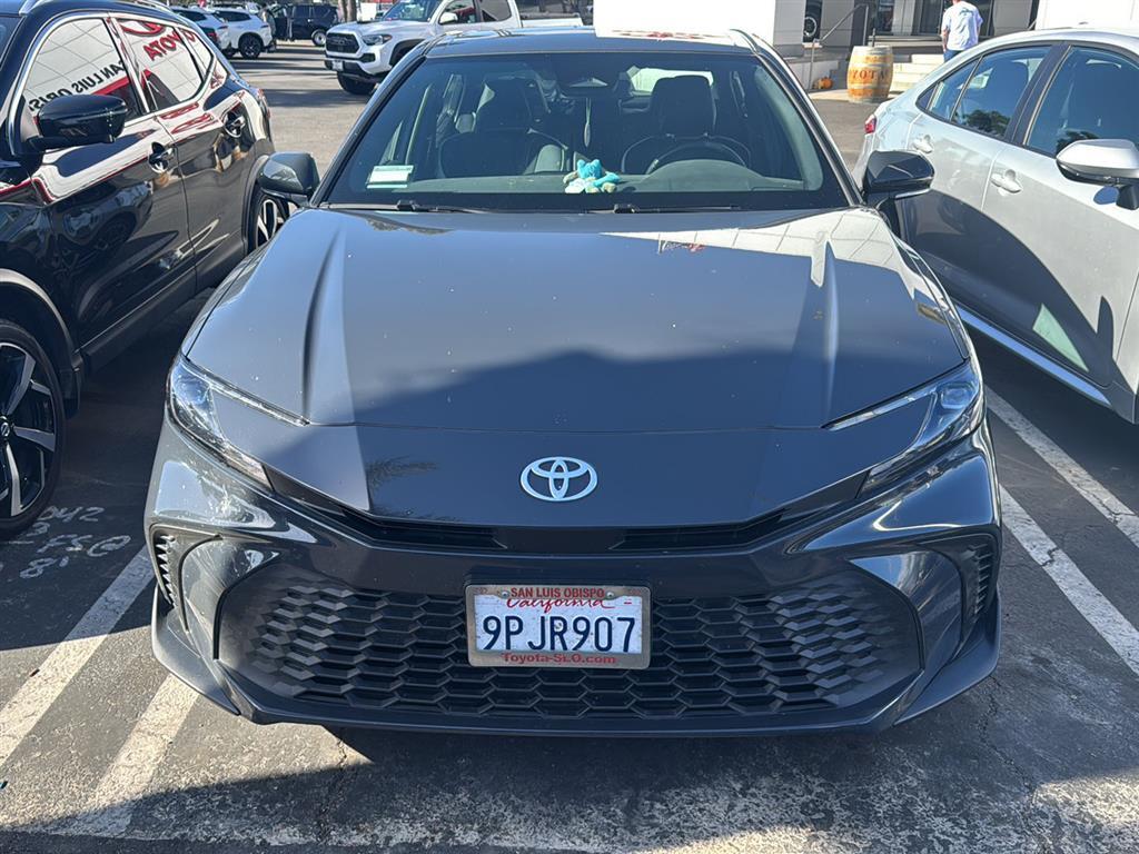 2025 Toyota Camry SE photo 4
