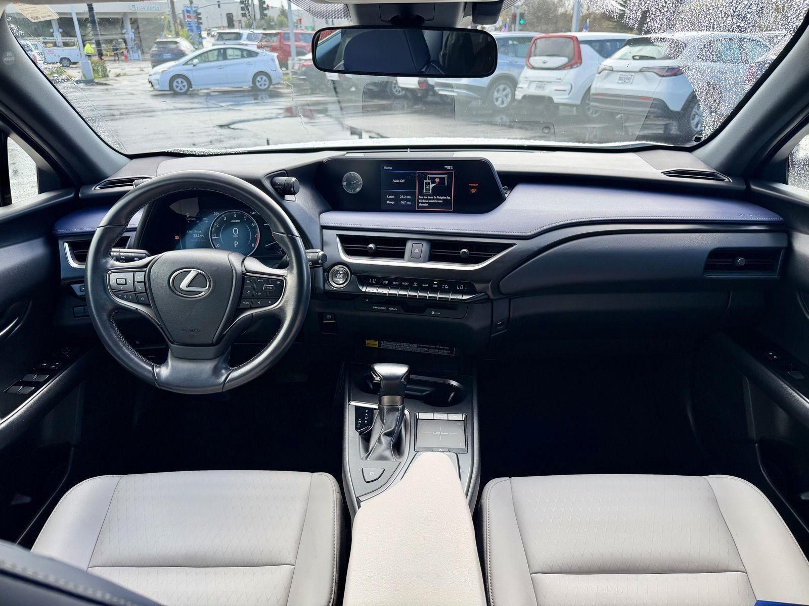 2021 Lexus UX 200 - Photo 23