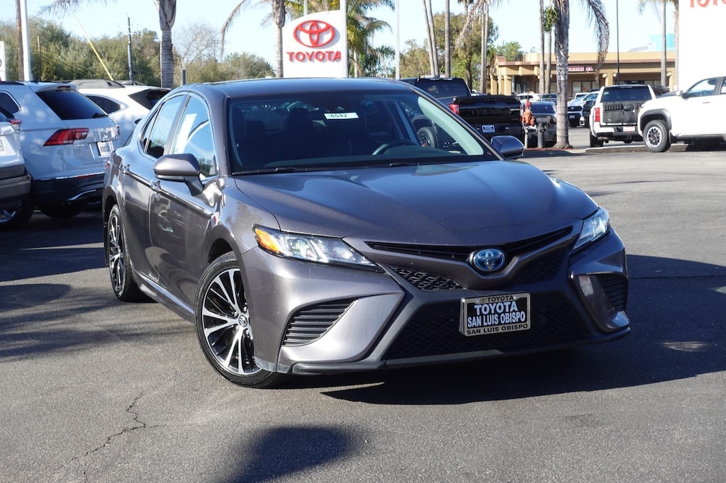 Used 2018 Toyota Camry Hybrid SE Sedan