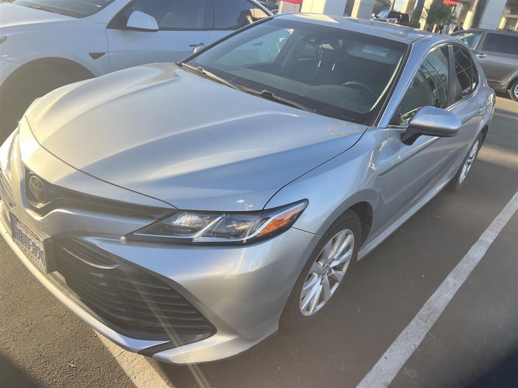 2018 Toyota Camry XLE XSE photo 2
