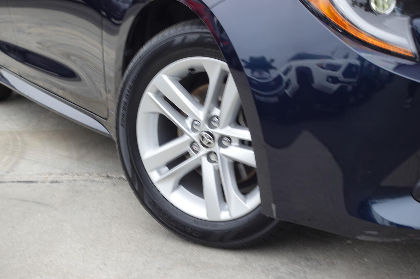 2021 Toyota Corolla SE photo 2