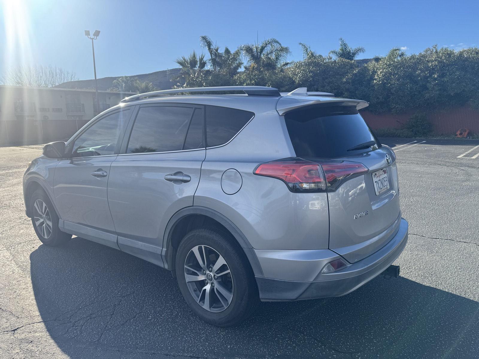 2017 Toyota RAV4 XLE photo 4