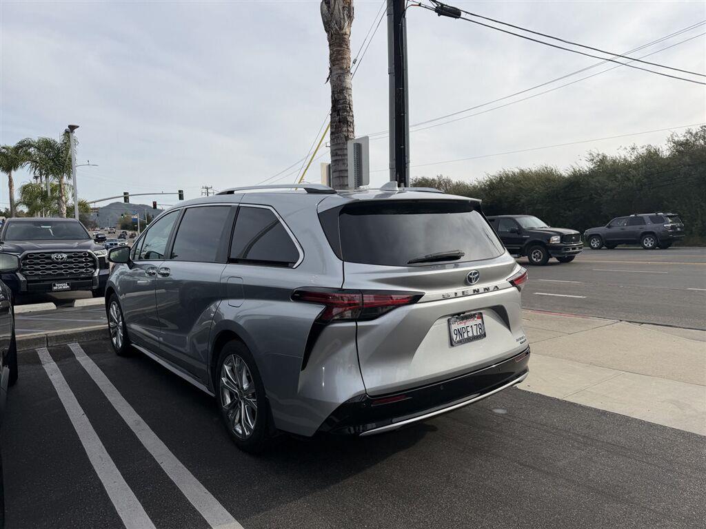 2023 Toyota Sienna Van Passenger Van 