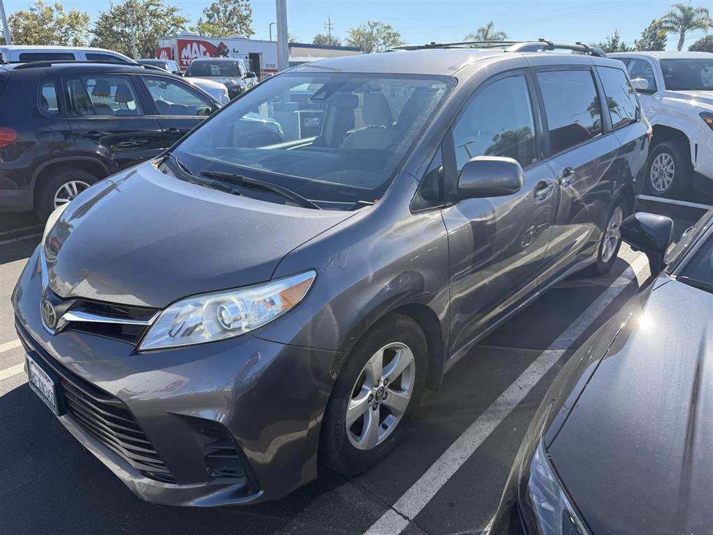 2018 Toyota Sienna LE