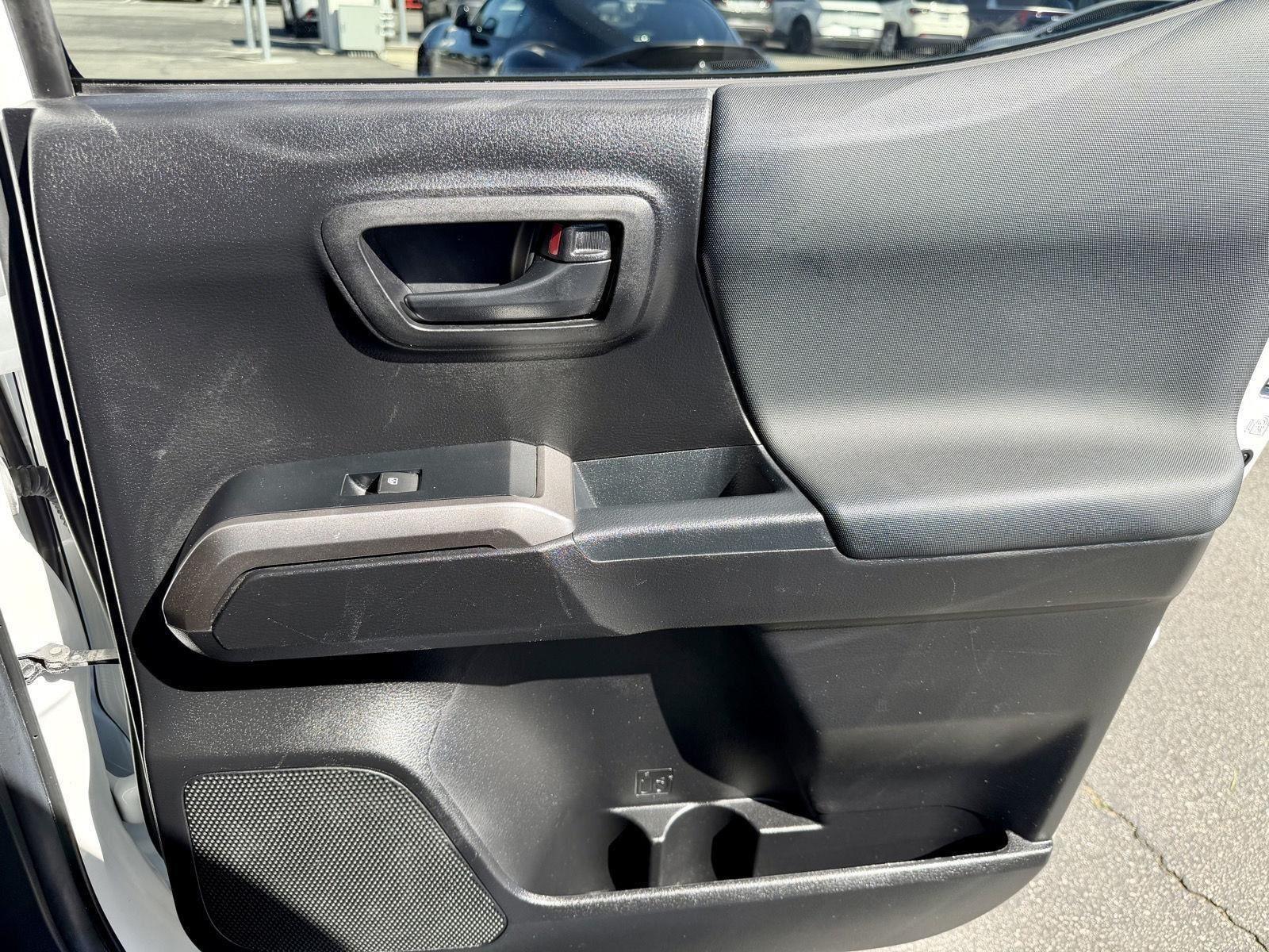 2022 Toyota Tacoma SR5 - Photo 31