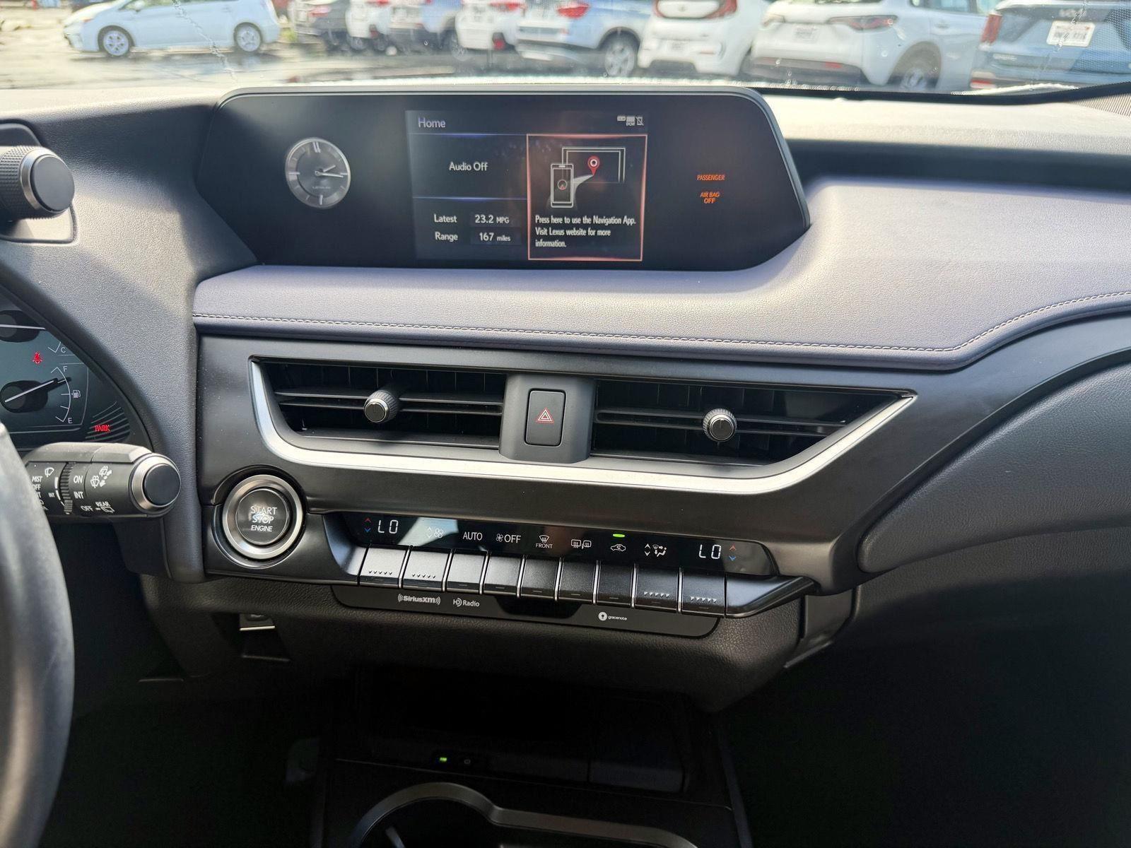 2021 Lexus UX 200 - Photo 19