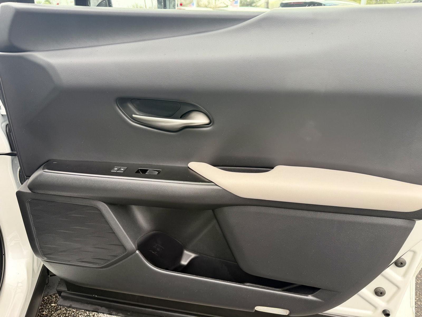 2021 Lexus UX 200 - Photo 26