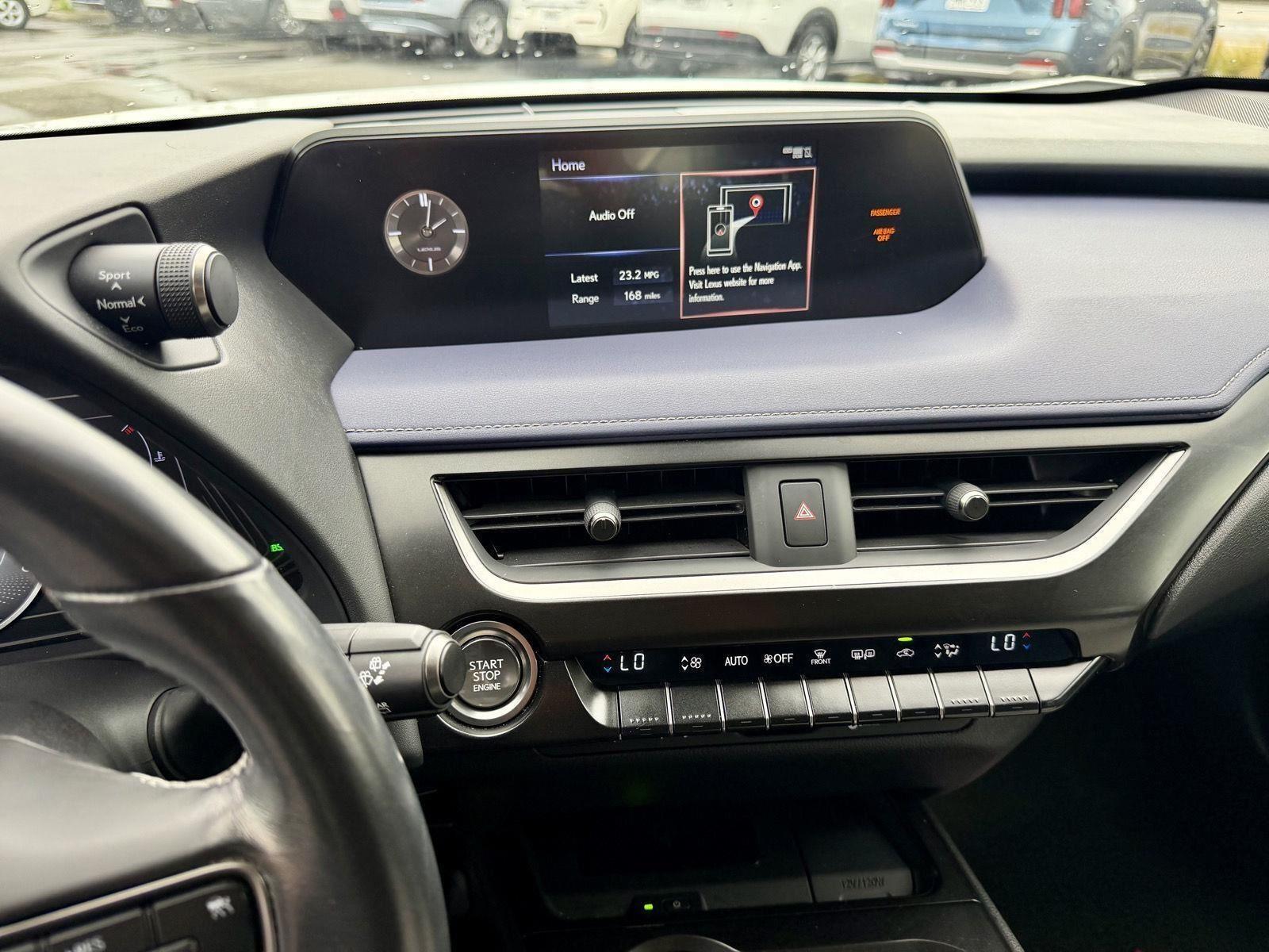 2021 Lexus UX 200 - Photo 18