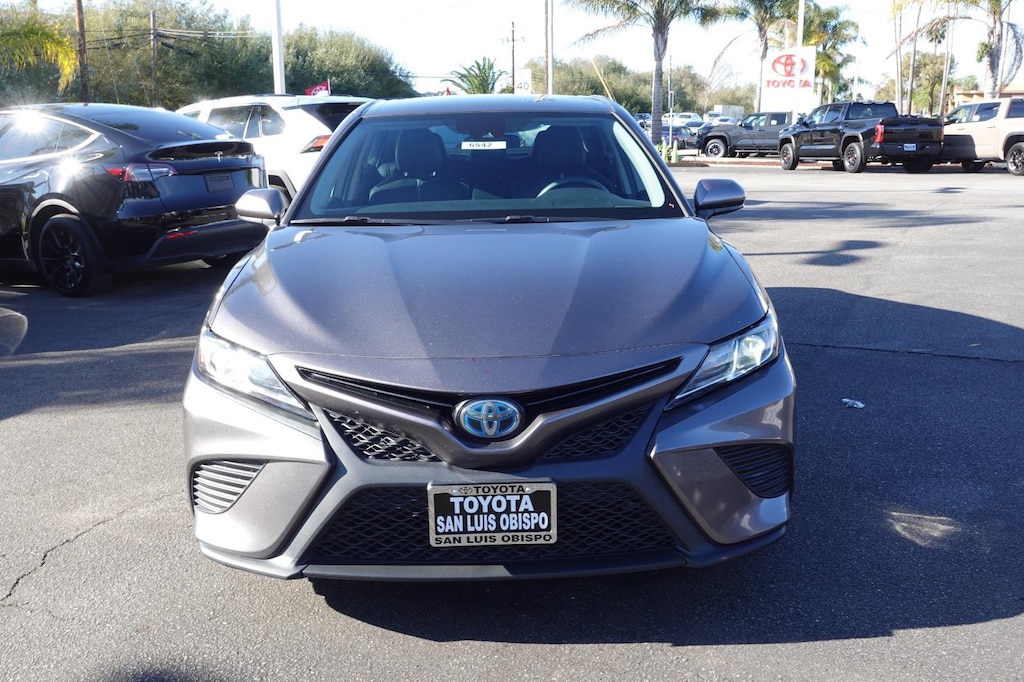 Used 2018 Toyota Camry Hybrid SE Sedan