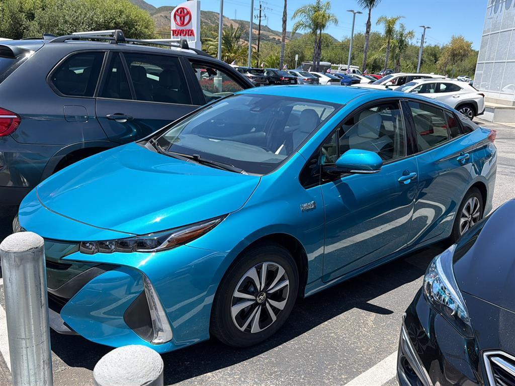 2017 Toyota Prius Prime Premium's photo