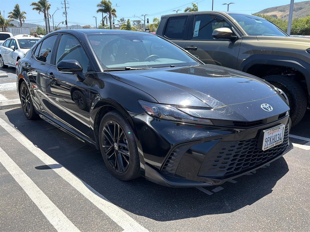 2025 Toyota Camry SE Hybrid's photo