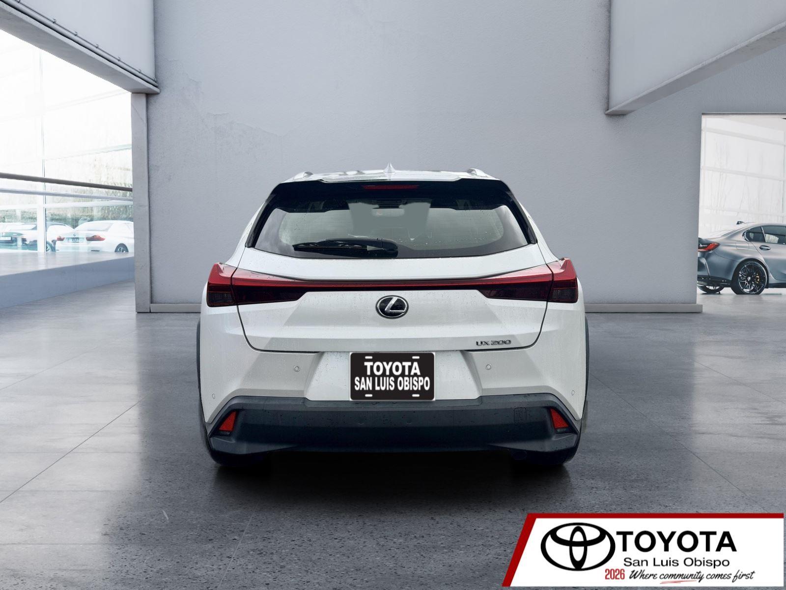 2021 Lexus UX 200 - Photo 7