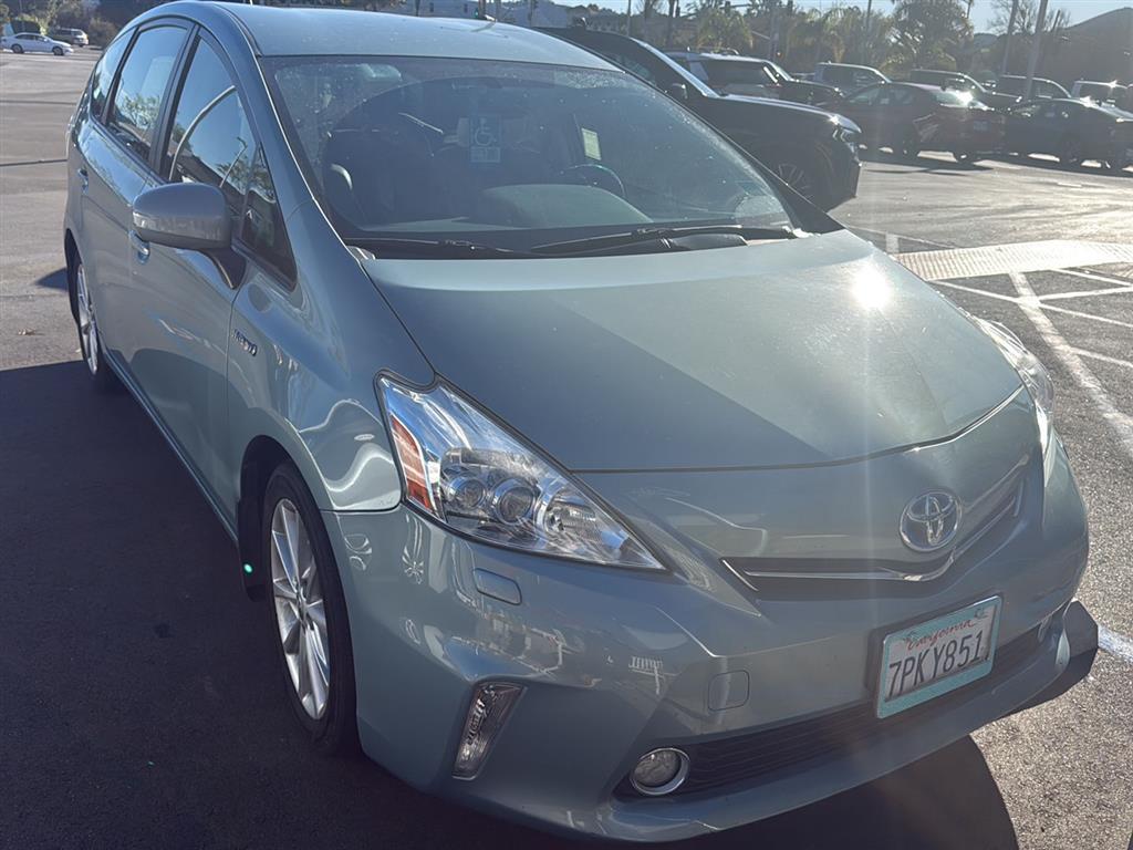 2013 Toyota Prius v Five's photo