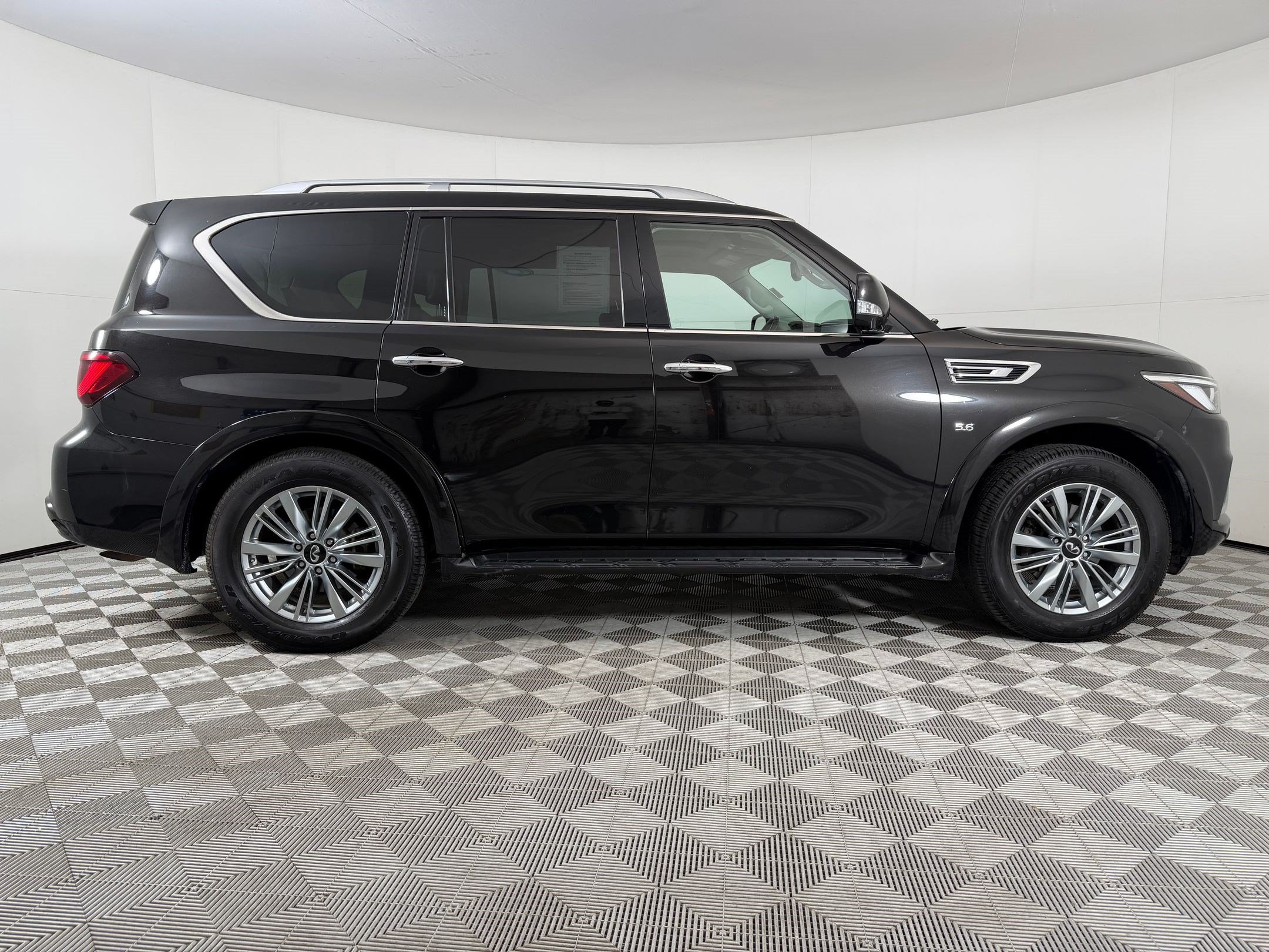 QX80 LUXE SUV