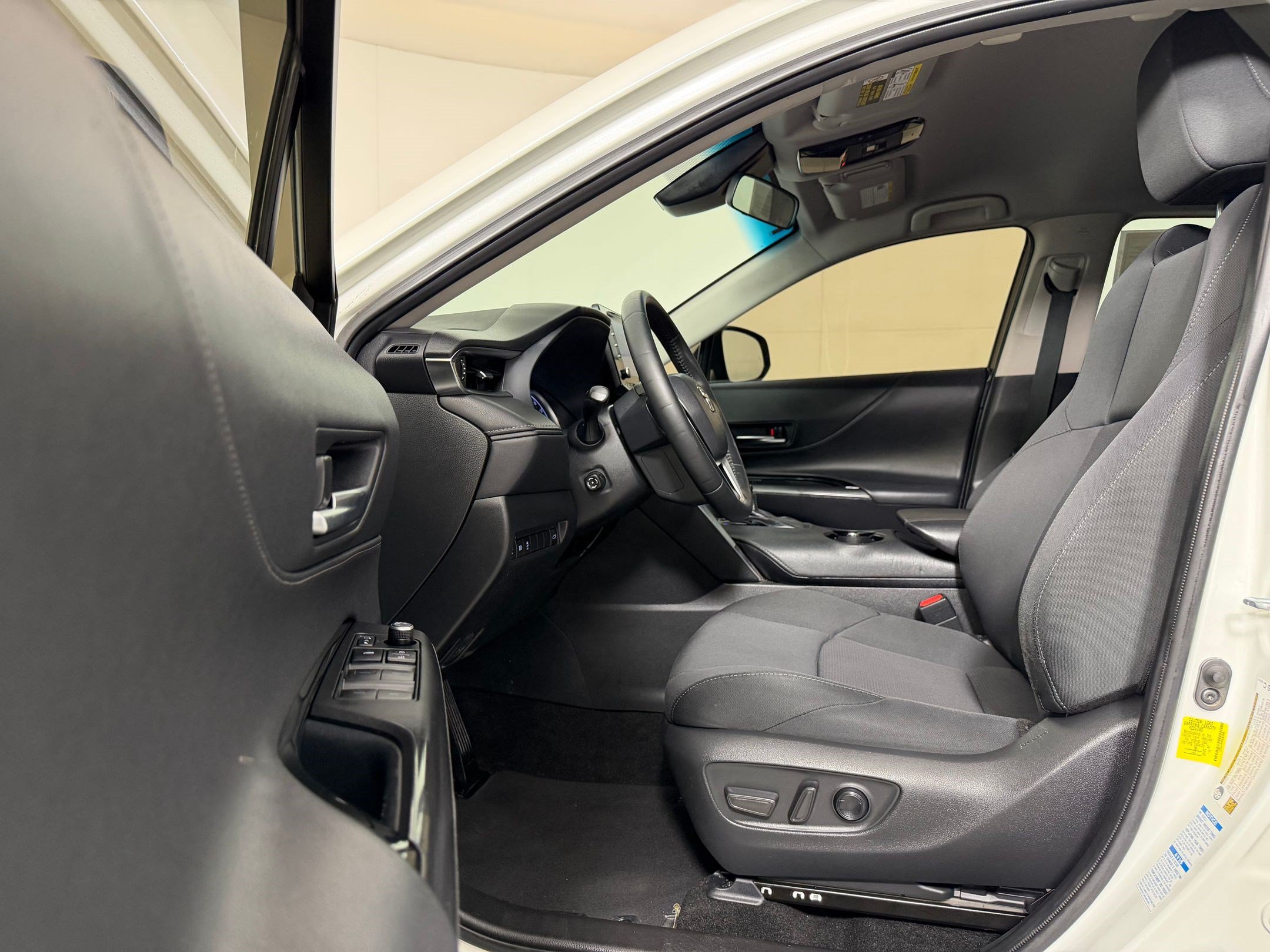 Venza LE SUV