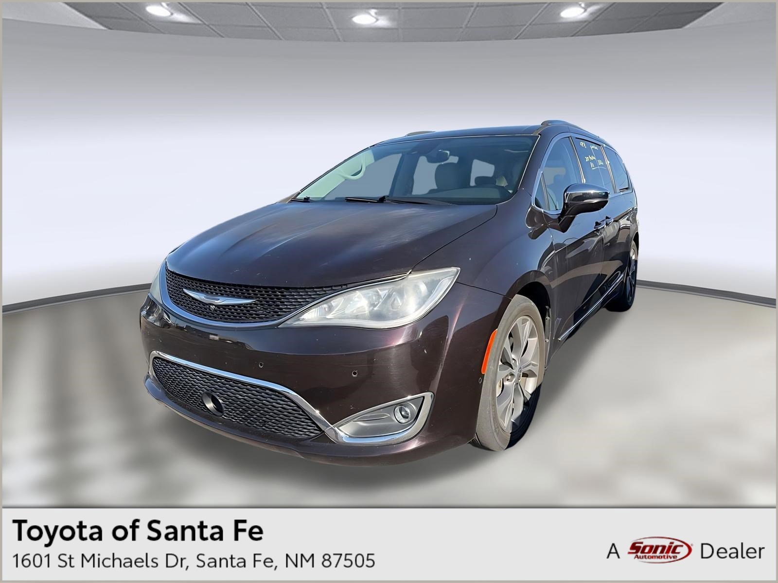 2017 Chrysler Pacifica Limited's photo
