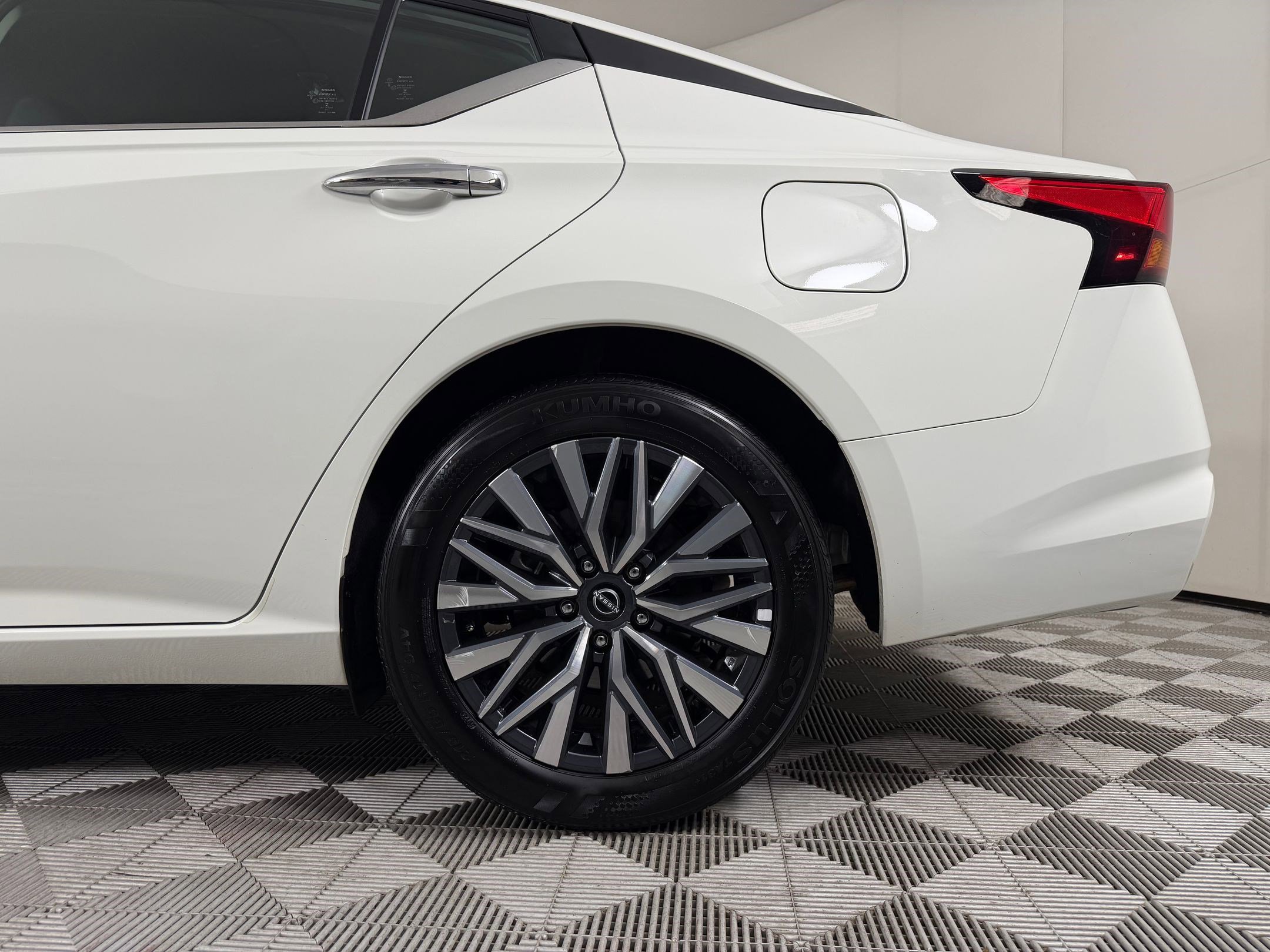 2025 Nissan Altima SV - Photo 26