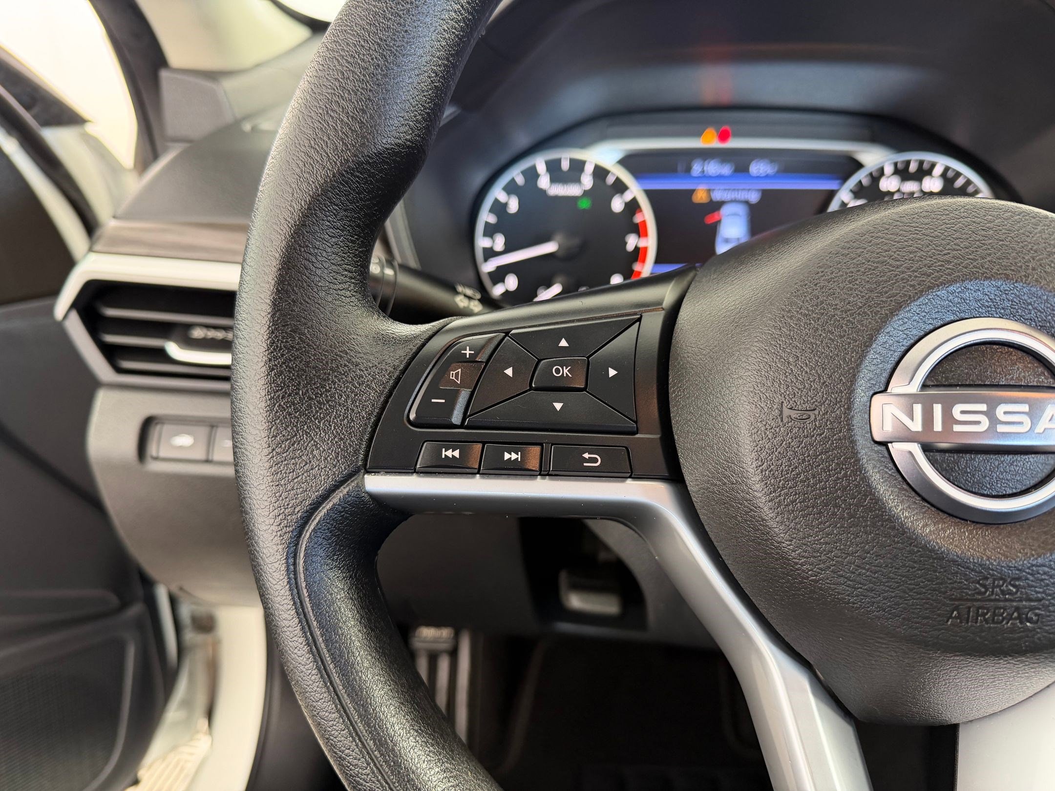 2025 Nissan Altima SV - Photo 15