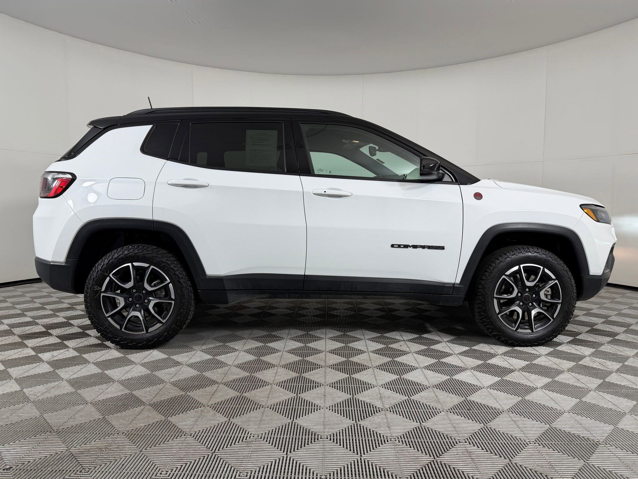 2025 Jeep Compass Trailhawk - Photo 7
