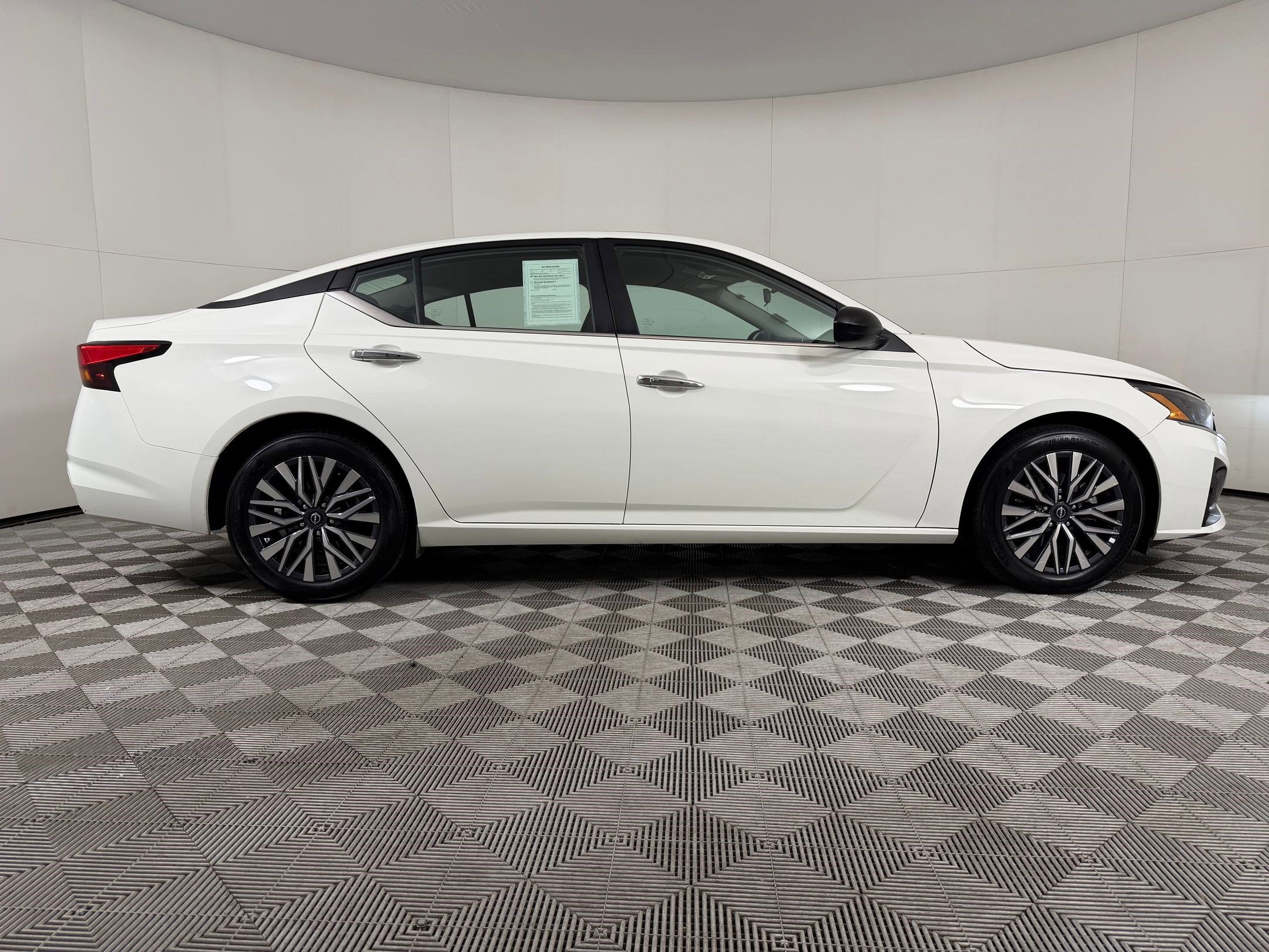 2025 Nissan Altima SV - Photo 7