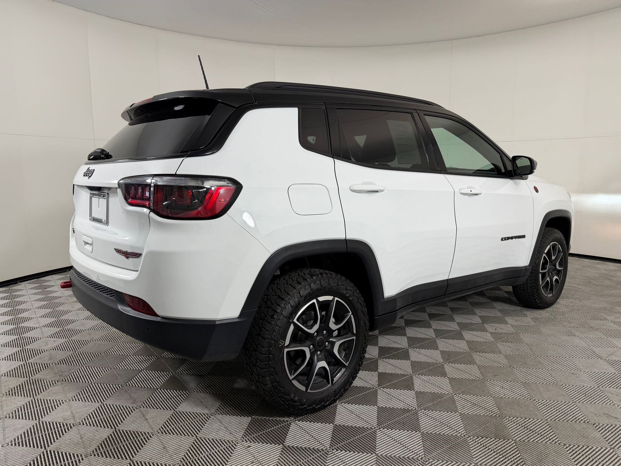 2025 Jeep Compass Trailhawk - Photo 8