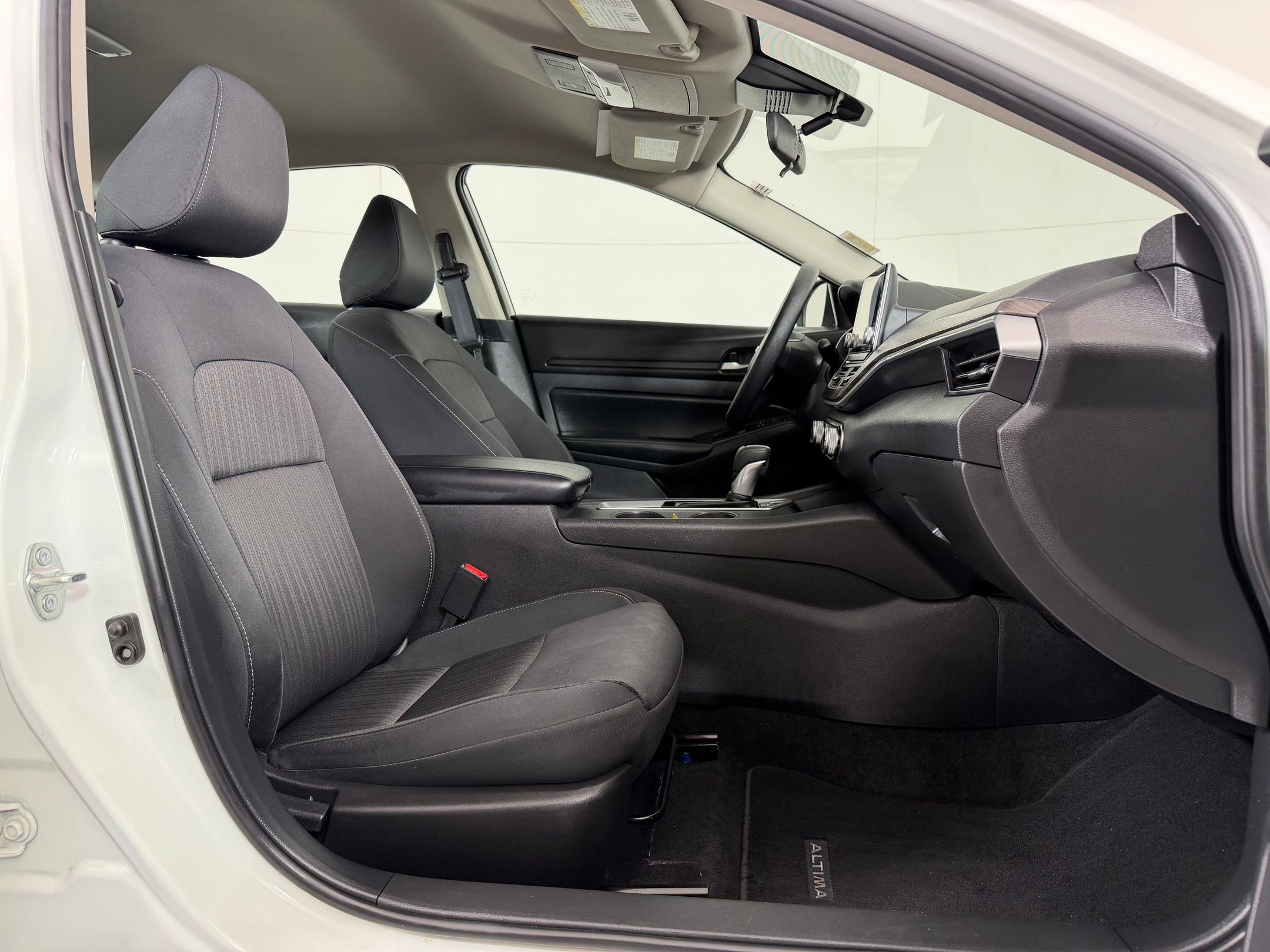 2025 Nissan Altima SV - Photo 27