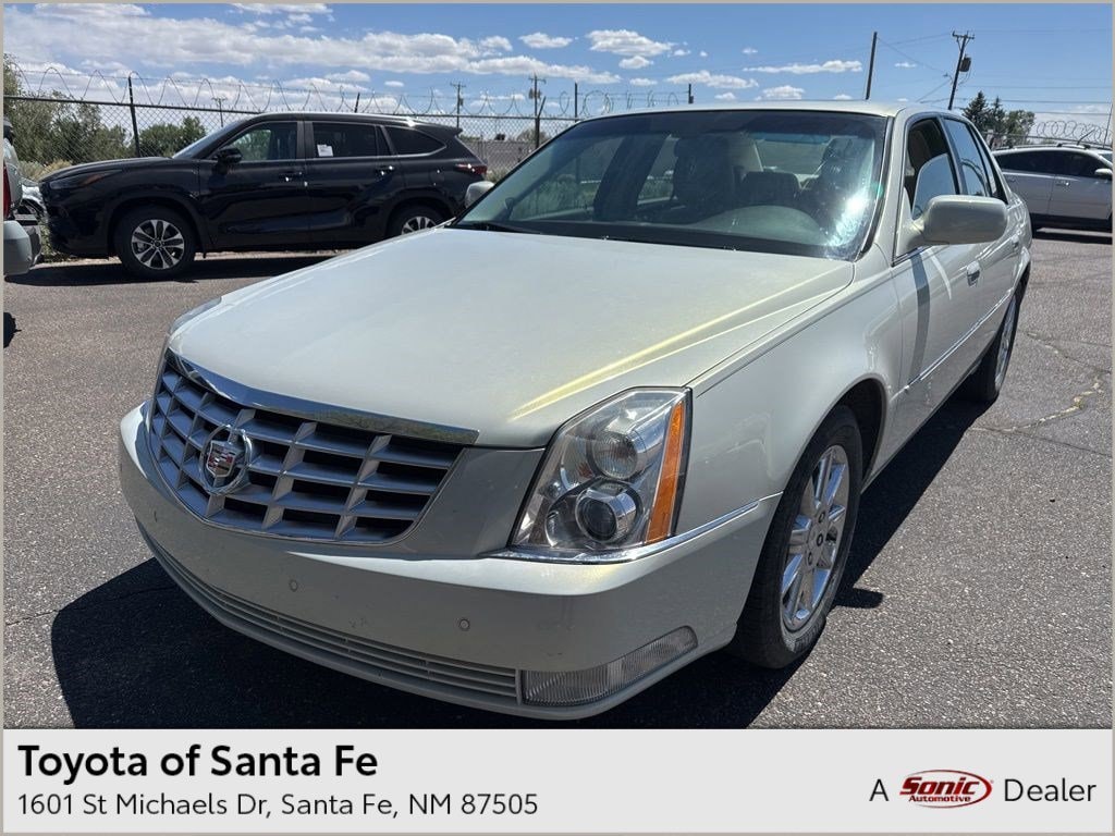 2010 Cadillac DTS's photo