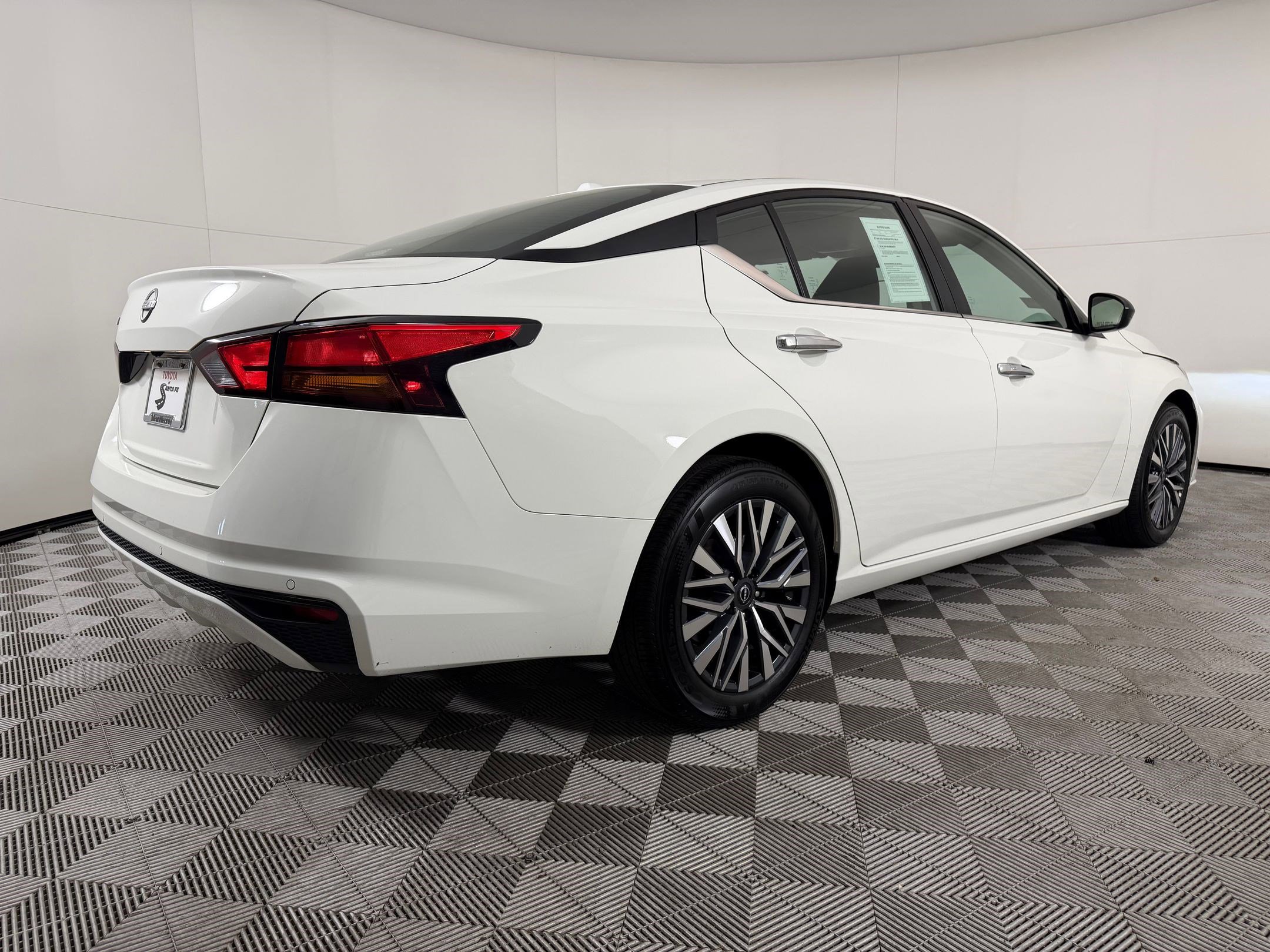 2025 Nissan Altima SV - Photo 8