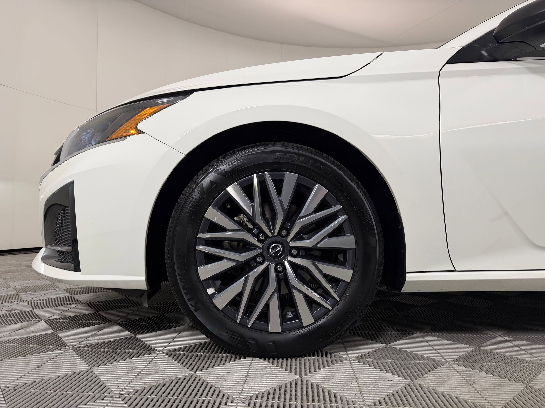 2025 Nissan Altima SV - Photo 10