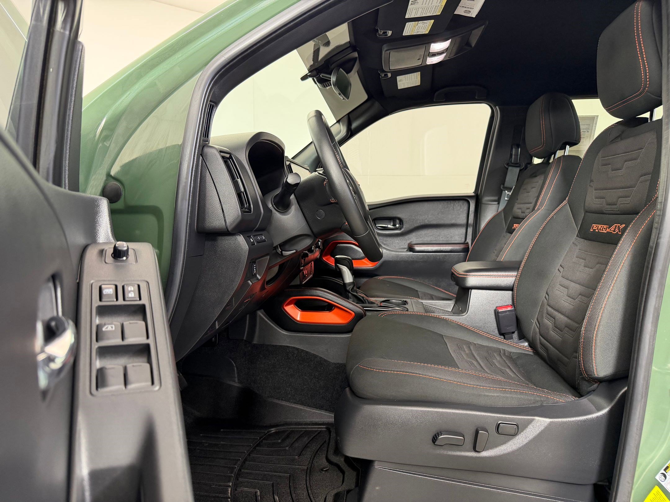 Frontier PRO-4X Truck Crew Cab