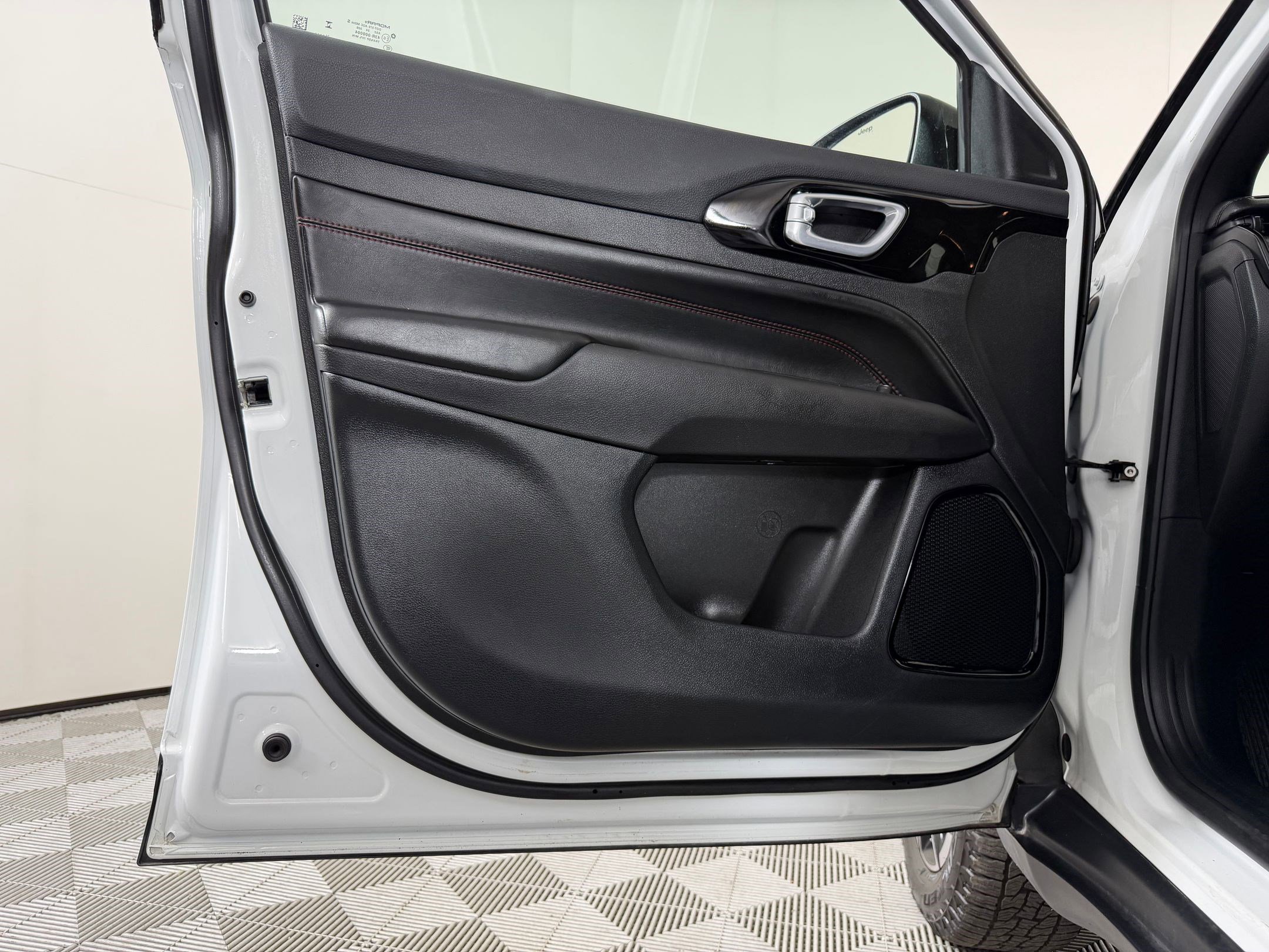 2025 Jeep Compass Trailhawk - Photo 23