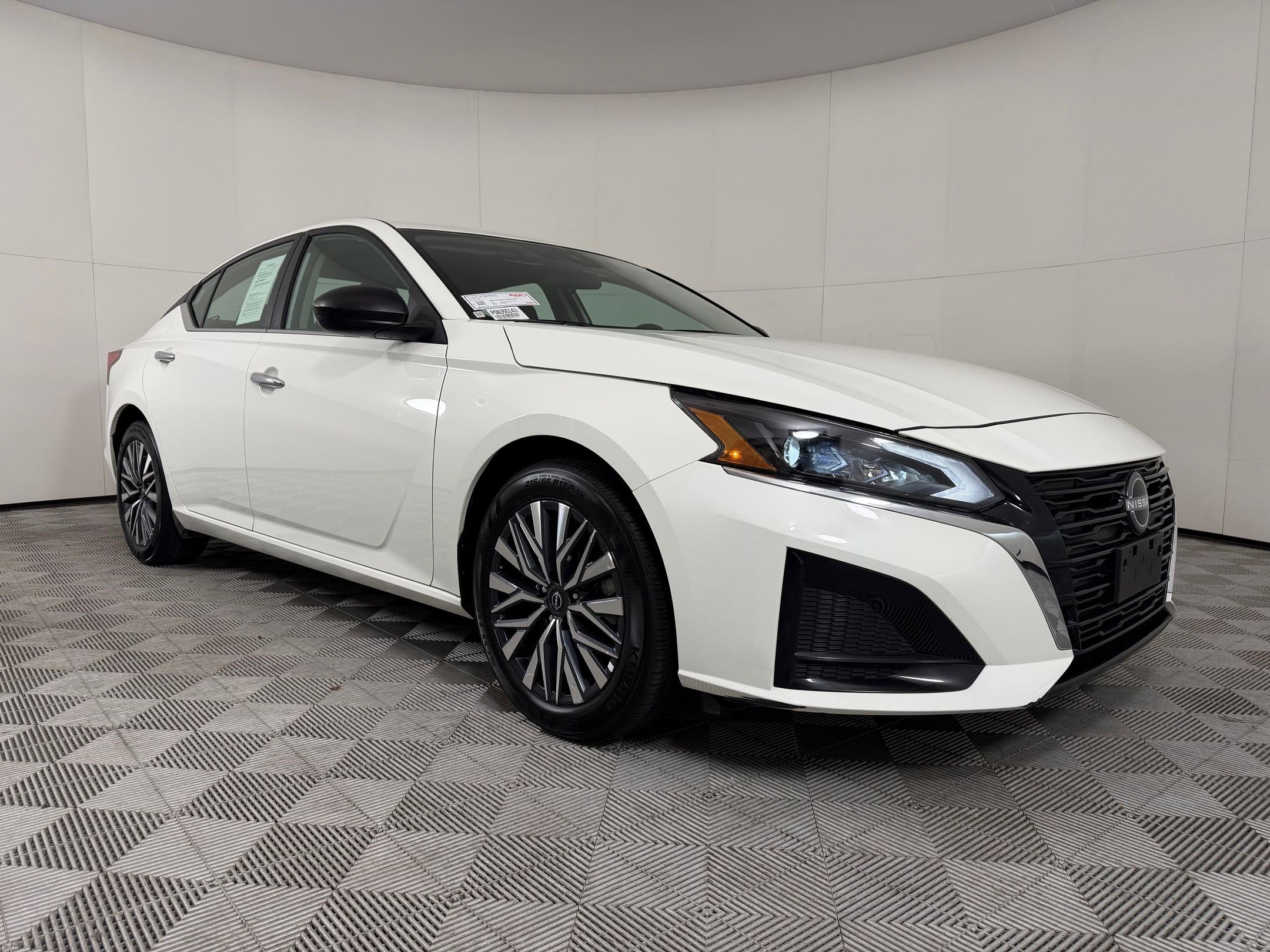 2025 Nissan Altima SV - Photo 6