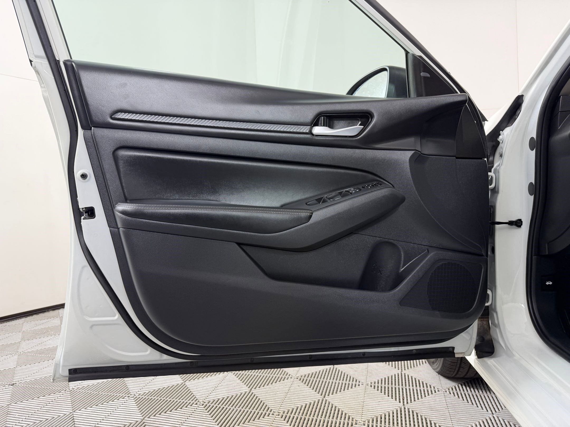 2025 Nissan Altima SV - Photo 21