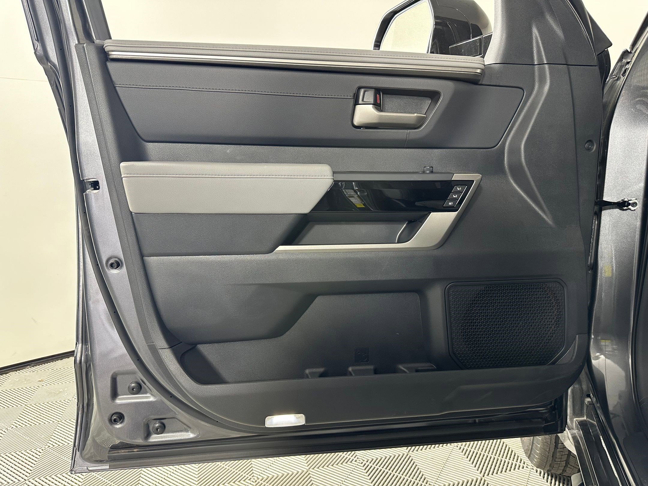 2025 Toyota Tundra Limited - Photo 11