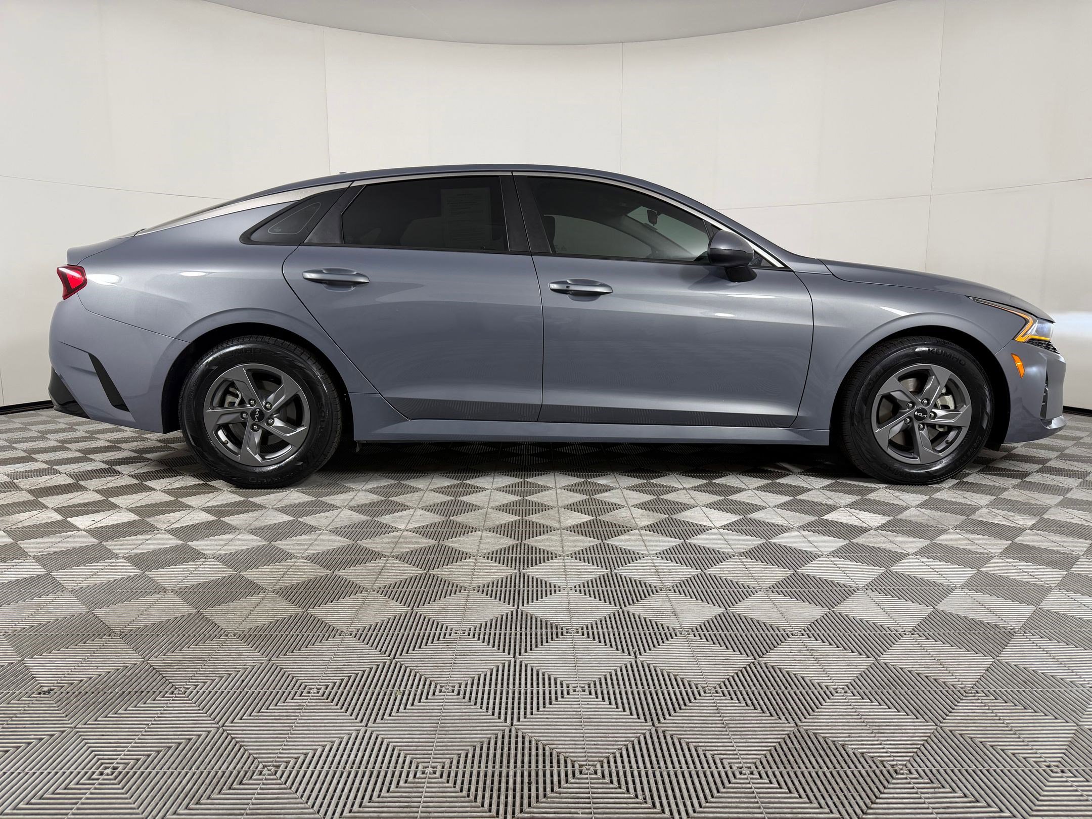 2023 Kia K5 LXS - Photo 7