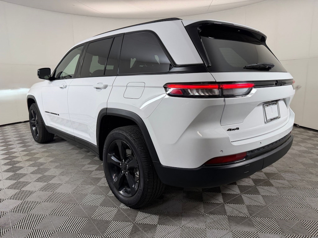 Used 2023 Jeep Grand Cherokee Altitude Altitude 4x4