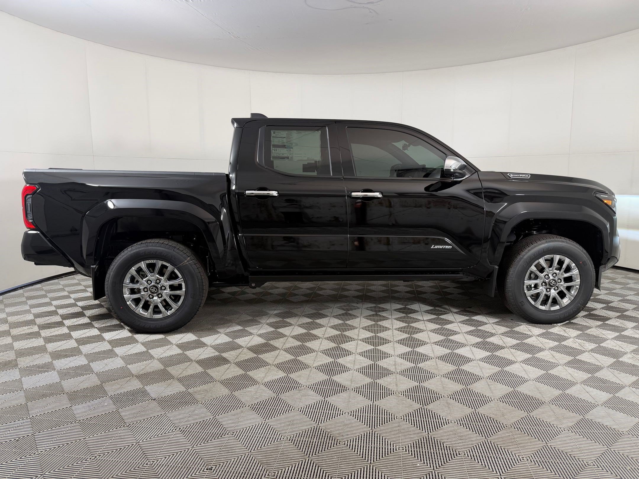 2026 Toyota Tacoma Limited - Photo 8