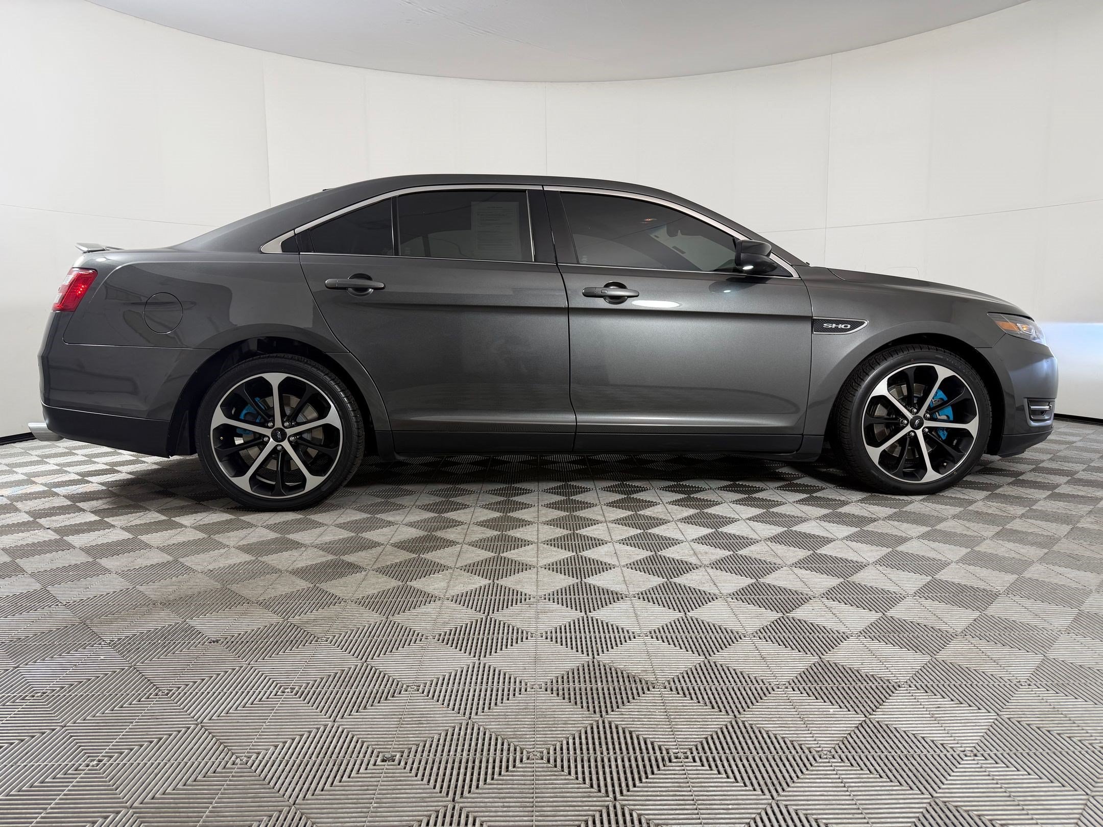 Taurus SHO Sedan