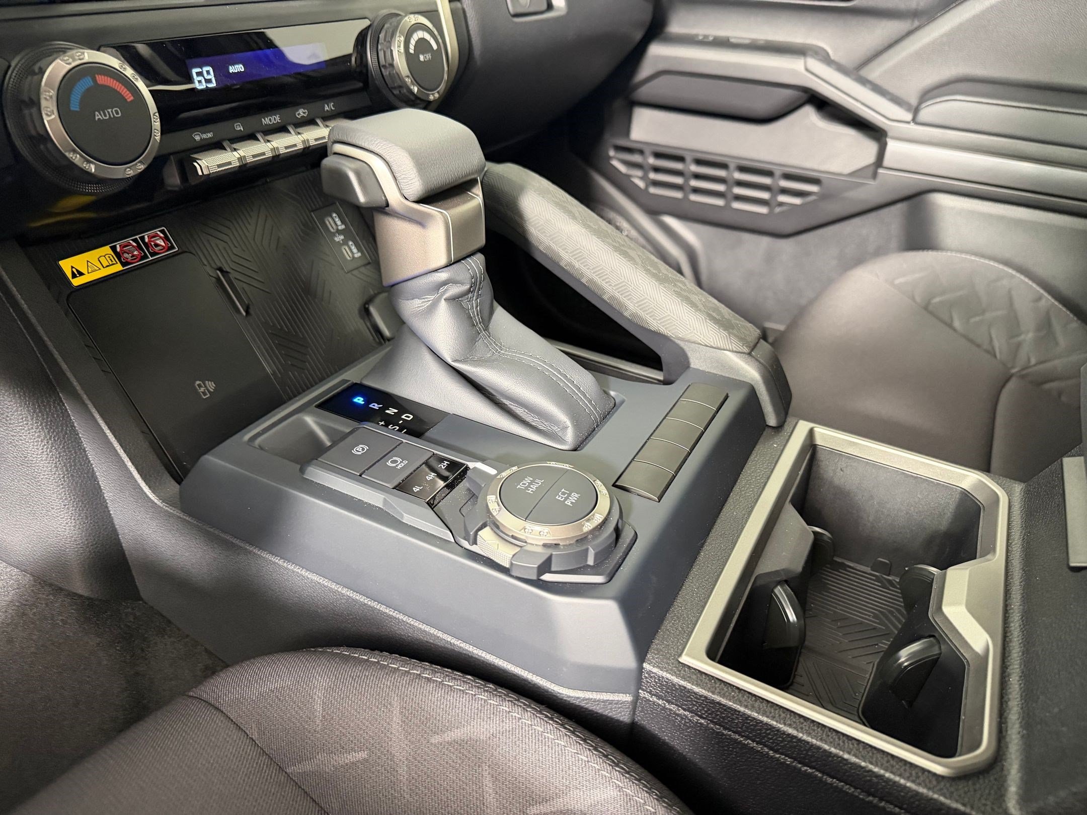 2026 Toyota Tacoma SR5 - Photo 16