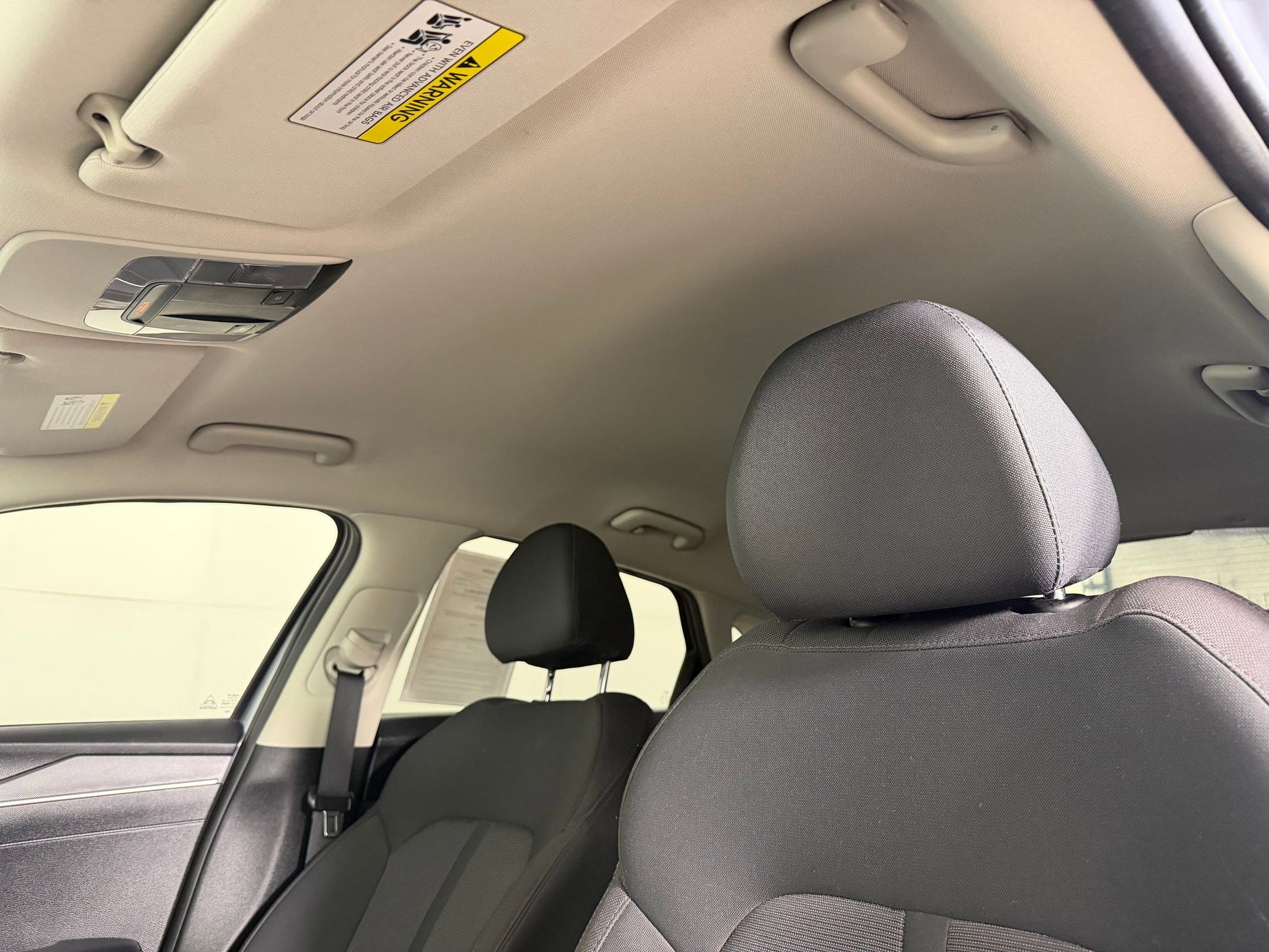 2023 Kia K5 LXS - Photo 13