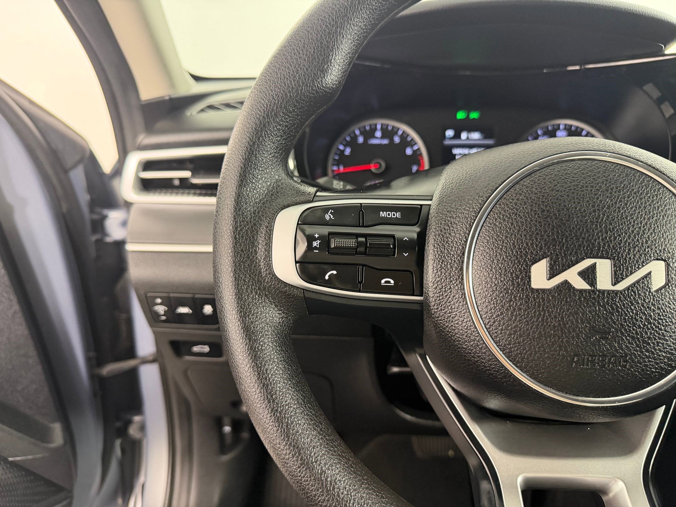 2023 Kia K5 LXS - Photo 15