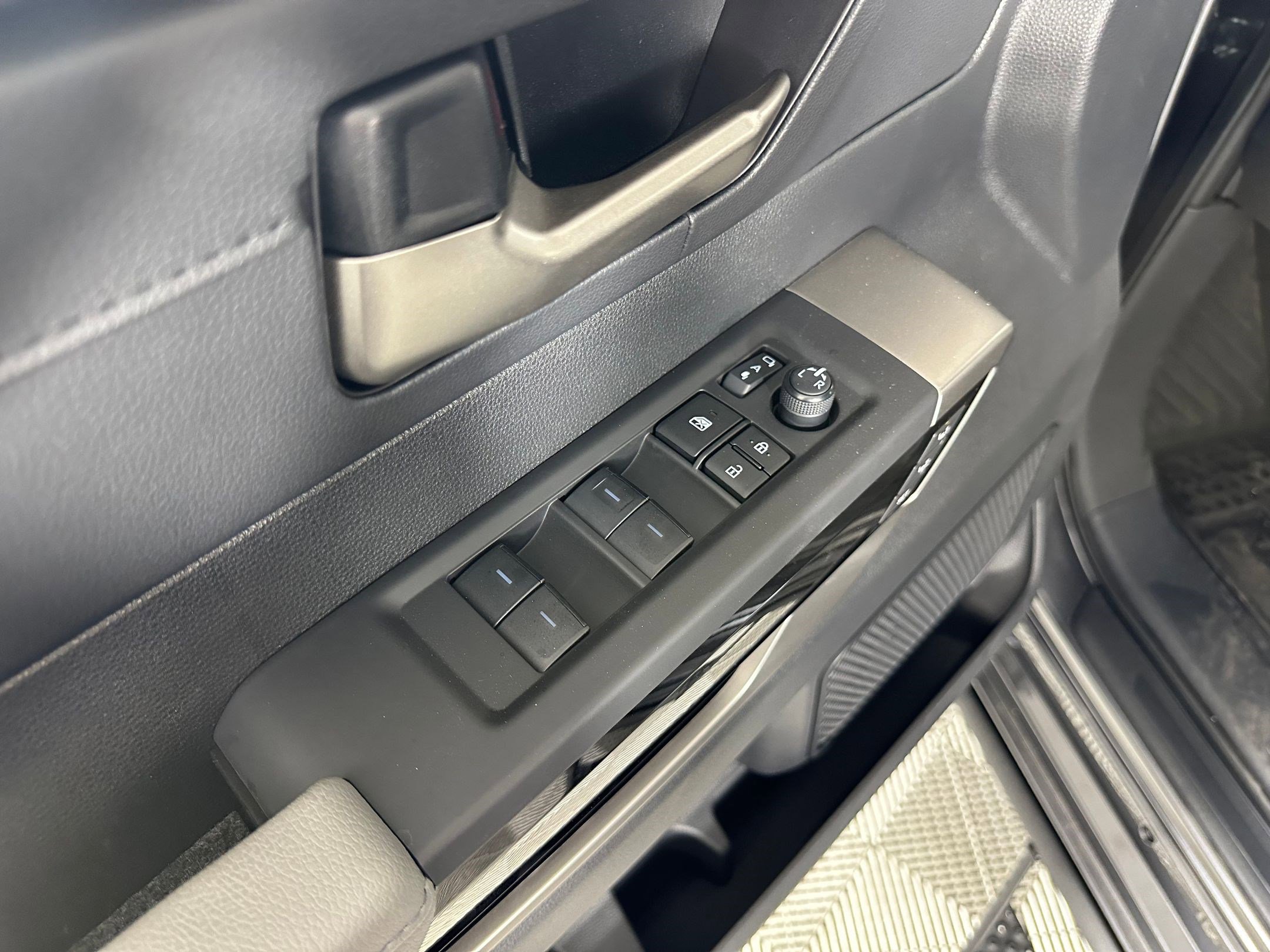 2025 Toyota Tundra Limited - Photo 23