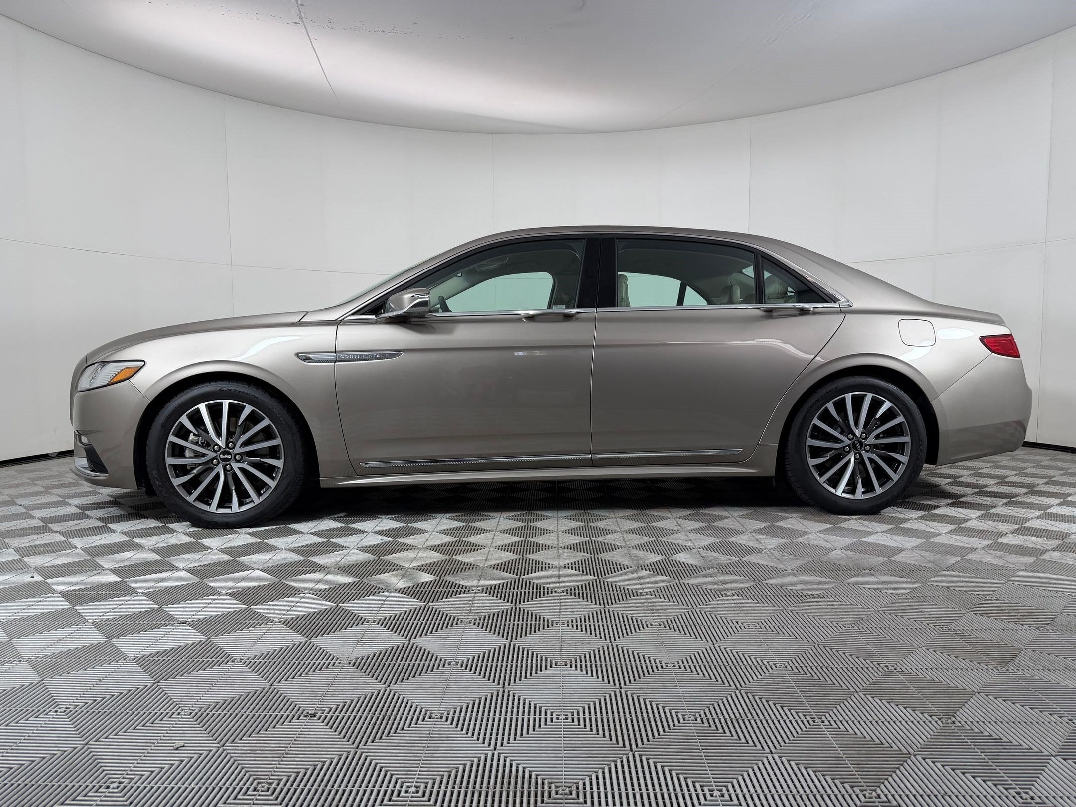 Used 2020 Lincoln Continental Base with VIN 1LN6L9PK1L5602292 for sale in Santa Fe, NM